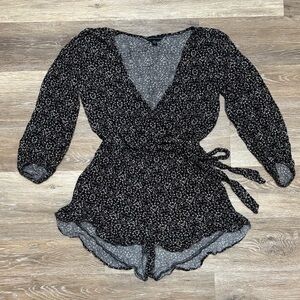 American Eagle Outfitters Black and White Floral Romper